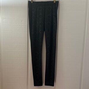 Eight Sixty Black Snakeskin Pattern Leggings. Sz small
